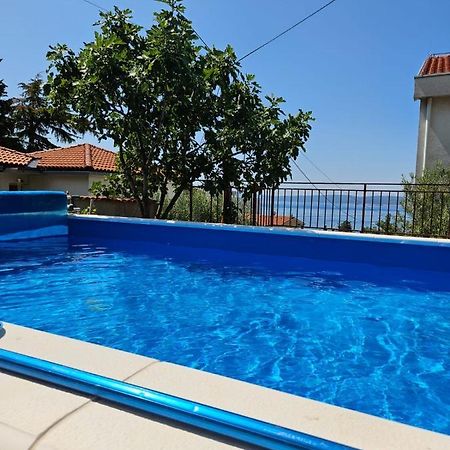Apartments With Swimming Pool 9X4M Selce Exterior photo