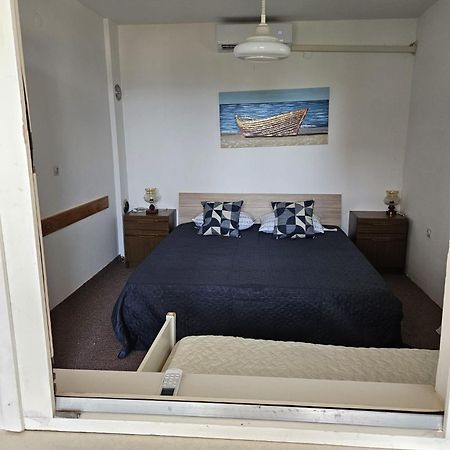 Apartments With Swimming Pool 9X4M Selce Exterior photo