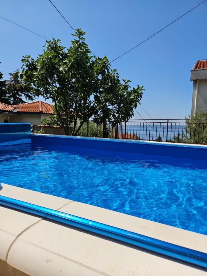 Apartments With Swimming Pool 9X4M Selce Exterior photo