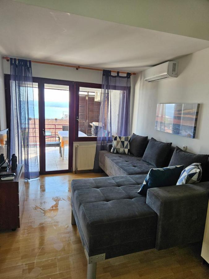 Apartments With Swimming Pool 9X4M Selce Exterior photo