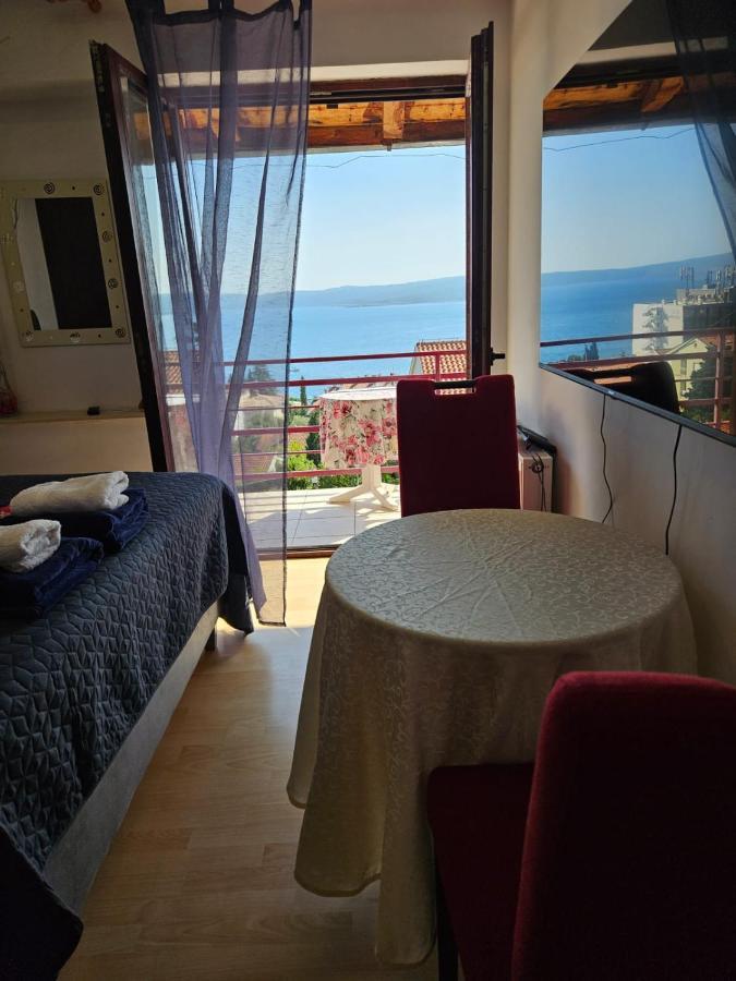 Apartments With Swimming Pool 9X4M Selce Exterior photo