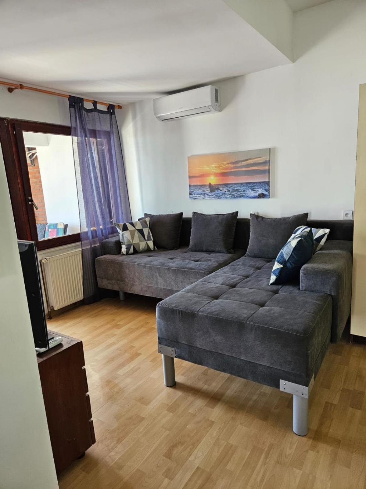 Apartments With Swimming Pool 9X4M Selce Exterior photo