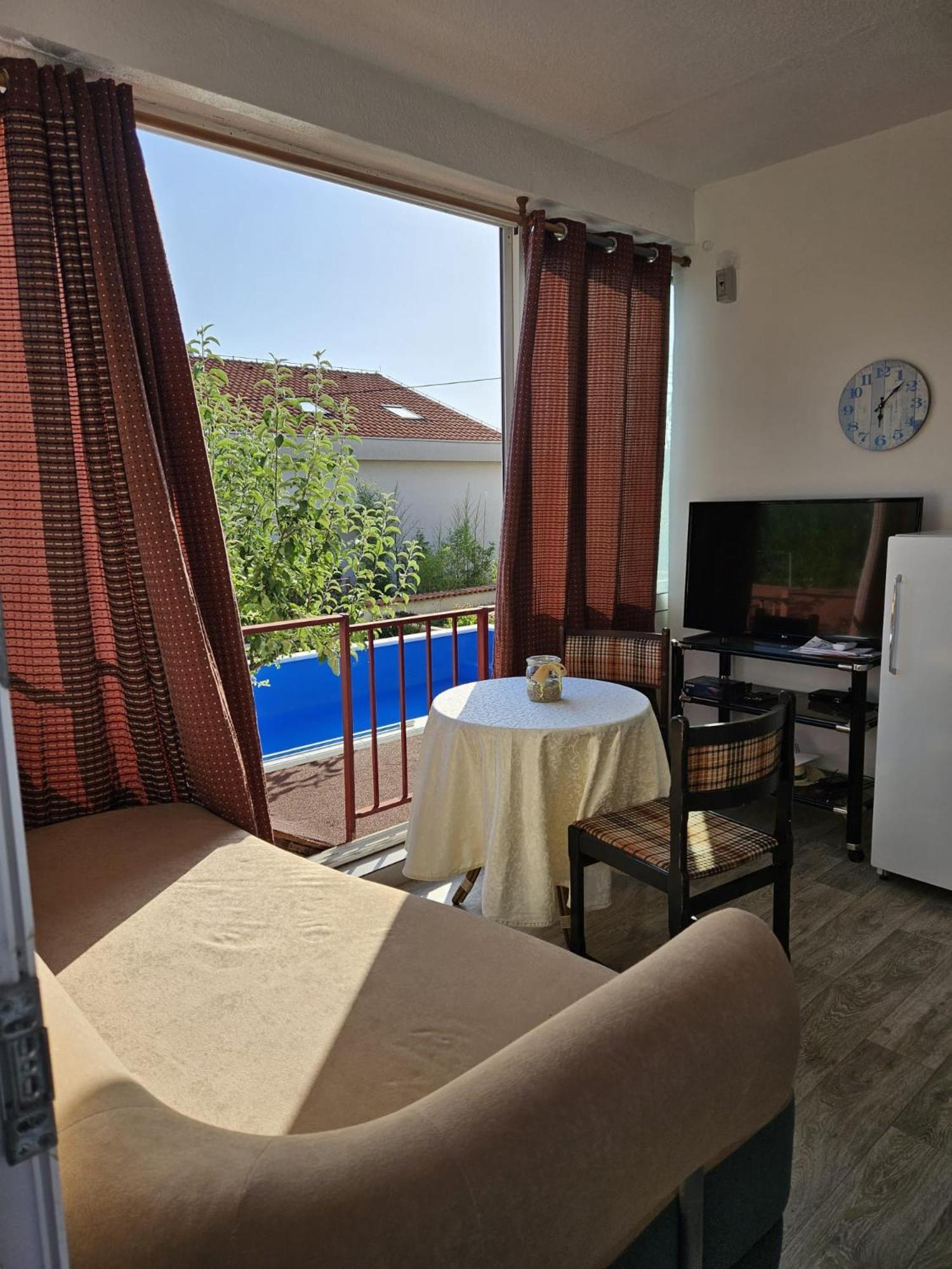 Apartments With Swimming Pool 9X4M Selce Exterior photo